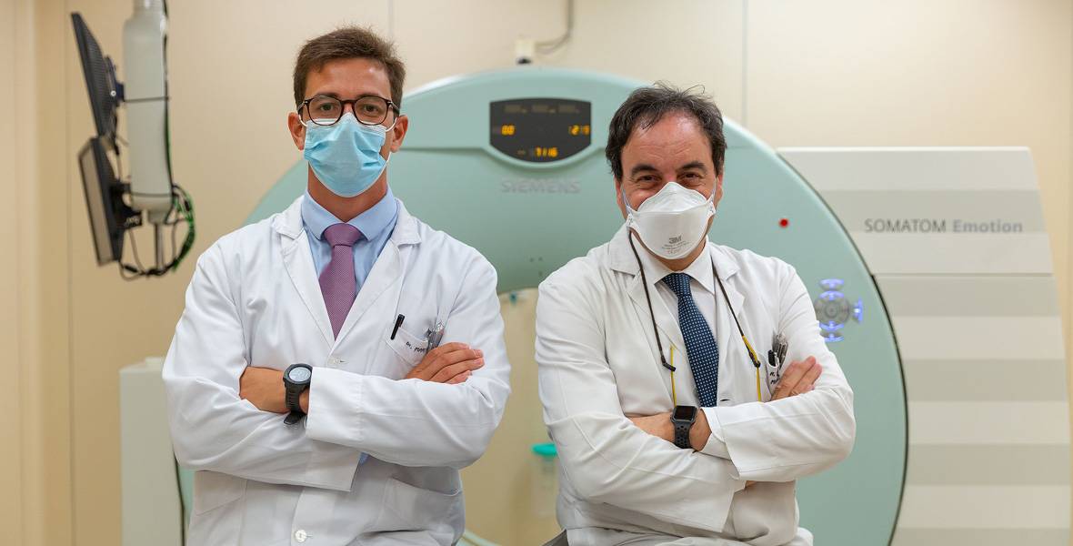 Imagen de los Dres. Santiago Marín y Rafael Martínez Monge de Oncología Radioterápica en la Clínica Universidad de Navarra.