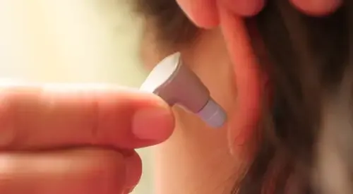 <p>Implantes auditivos</p>