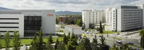 Imagen de la Clínica y su centro de investigación, el Cima Universidad de Navarra, campus biomédico de la Universidad de Navarra en Pamplona.