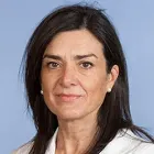 La imagen muestra a la Dra. Teresa Toscano, una especialista en Alergología altamente capacitada en la Clínica Universidad de Navarra. La Dra. Toscano cuenta con una amplia experiencia en el diagnóstico y tratamiento de alergias e intolerancias, ofreciendo soluciones personalizadas y efectivas a sus pacientes.En la Clínica Universidad de Navarra, nos esforzamos por brindar el más alto nivel de atención médica, con un enfoque en la excelencia y la personalización del servicio. Contamos con un equipo de especialistas de renombre mundial y tecnología avanzada para garantizar la mejor calidad de atención a nuestros pacientes.Si necesita más información sobre nuestros servicios de Alergología, no dude en contactarnos.