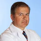 La imagen muestra al Dr. Julián Sanz Ortega, un destacado especialista en Anatomía Patológica en la Clínica Universidad de Navarra. El Dr. Sanz cuenta con una amplia experiencia en el diagnóstico de enfermedades a través del examen de muestras de tejido.En la Clínica Universidad de Navarra, contamos con un equipo de patólogos altamente capacitados y tecnología avanzada para brindar diagnósticos precisos y oportunos a nuestros pacientes. Nos enfocamos en proporcionar un servicio personalizado y de alta calidad a aquellos que confían en nosotros para el manejo de su salud.Si necesita más información sobre nuestros servicios de Anatomía Patológica, no dude en ponerse en contacto con nosotros.