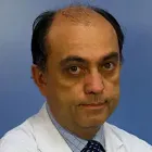 La imagen muestra al Dr. Ricardo Calderón Pelayo, un destacado especialista en Anestesiología en la Clínica Universidad de Navarra. El Dr. Calderón cuenta con una amplia experiencia en la administración de anestesia y en el control del dolor perioperatorio en pacientes de todas las edades y patologías.En la Clínica Universidad de Navarra, contamos con un equipo de anestesiólogos altamente capacitados y tecnología avanzada para garantizar la seguridad y el bienestar de nuestros pacientes durante todo el proceso quirúrgico. Nos enfocamos en proporcionar un servicio personalizado y de alta calidad a aquellos que confían en nosotros para el manejo de su salud.Si necesita más información sobre nuestros servicios de Anestesiología, no dude en ponerse en contacto con nosotros.