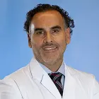 La imagen muestra al Dr. Miguel Ángel Fernández, un destacado especialista en Anestesiología en la Clínica Universidad de Navarra. El Dr. Fernández cuenta con una amplia experiencia en la administración de anestesia y en el control del dolor perioperatorio en pacientes de todas las edades y patologías.En la Clínica Universidad de Navarra, contamos con un equipo de anestesiólogos altamente capacitados y tecnología avanzada para garantizar la seguridad y el bienestar de nuestros pacientes durante todo el proceso quirúrgico. Nos enfocamos en proporcionar un servicio personalizado y de alta calidad a aquellos que confían en nosotros para el manejo de su salud.Si necesita más información sobre nuestros servicios de Anestesiología, no dude en ponerse en contacto con nosotros.