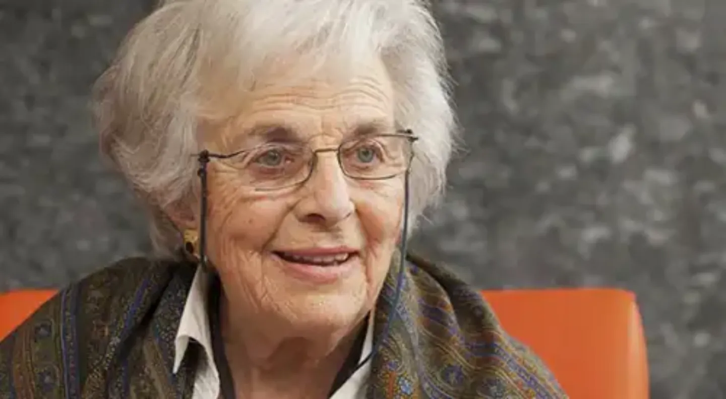 <p>Imagen de Josefina, una paciente de la Cl&iacute;nica mediante implante coclear</p>