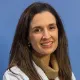 En la imagen se muestra a la Dra. Carmen D'Amelio Garofalo, una destacada especialista en Alergología en la Clínica Universidad de Navarra. La Dra. D'Amelio es una profesional altamente capacitada en el diagnóstico y tratamiento de alergias e intolerancias, brindando soluciones personalizadas y efectivas a sus pacientes.En la Clínica Universidad de Navarra, contamos con un equipo de especialistas de renombre mundial y tecnología avanzada para brindar atención médica excepcional a nuestros pacientes. Nos enfocamos en proporcionar un servicio personalizado y de alta calidad a aquellos que confían en nosotros para el manejo de su salud.Si necesita más información sobre nuestros servicios de Alergología, no dude en contactarnos.