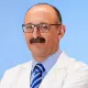 La imagen muestra al Dr. Agustín Martínez Escribano, un destacado especialista en Anestesiología en la Clínica Universidad de Navarra. El Dr. Martínez cuenta con una amplia experiencia en la administración de anestesia y en el control del dolor perioperatorio en pacientes de todas las edades y patologías.En la Clínica Universidad de Navarra, contamos con un equipo de anestesiólogos altamente capacitados y tecnología avanzada para garantizar la seguridad y el bienestar de nuestros pacientes durante todo el proceso quirúrgico. Nos enfocamos en proporcionar un servicio personalizado y de alta calidad a aquellos que confían en nosotros para el manejo de su salud.Si necesita más información sobre nuestros servicios de Anestesiología, no dude en ponerse en contacto con nosotros.