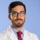 La imagen muestra al Dr. Guillermo Miguel Ruano, un destacado especialista en Anestesiología en la Clínica Universidad de Navarra. El Dr. Ruano cuenta con una amplia experiencia en el manejo del dolor perioperatorio y la administración de anestesia en pacientes de todas las edades y patologías.En la Clínica Universidad de Navarra, contamos con un equipo de anestesiólogos altamente capacitados y tecnología avanzada para garantizar la seguridad y el bienestar de nuestros pacientes durante todo el proceso quirúrgico. Nos enfocamos en proporcionar un servicio personalizado y de alta calidad a aquellos que confían en nosotros para el manejo de su salud.Si necesita más información sobre nuestros servicios de Anestesiología, no dude en ponerse en contacto con nosotros.