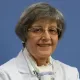 La imagen muestra a la Dra. María Josefa Iribarren Fernández, una destacada especialista en Anestesiología en la Clínica Universidad de Navarra. La Dra. Iribarren cuenta con una amplia experiencia en la administración de anestesia y en el control del dolor perioperatorio en pacientes de todas las edades y patologías.En la Clínica Universidad de Navarra, contamos con un equipo de anestesiólogos altamente capacitados y tecnología avanzada para garantizar la seguridad y el bienestar de nuestros pacientes durante todo el proceso quirúrgico. Nos enfocamos en proporcionar un servicio personalizado y de alta calidad a aquellos que confían en nosotros para el manejo de su salud.Si necesita más información sobre nuestros servicios de Anestesiología, no dude en ponerse en contacto con nosotros.