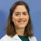 La imagen muestra a la Dra. Nahikari Salterain, especialista en Cardiología de la Clínica Universidad de Navarra, con amplia experiencia en el campo. La Dra. Salterain es una profesional altamente capacitada y experimentada en el diagnóstico y tratamiento de enfermedades cardiovasculares, siendo una referente en el área de la salud cardiovascular.Su enfoque en la atención personalizada y en la innovación en el manejo de las patologías cardíacas la hacen destacar en el campo de la Cardiología. Además, su trayectoria profesional ha sido reconocida a nivel nacional e internacional, demostrando su compromiso con la excelencia y la calidad en la atención médica.En la Clínica Universidad de Navarra, contamos con un equipo de especialistas en Cardiología y tecnología de última generación en el área de la salud cardiovascular, para ofrecer atención médica excepcional a nuestros pacientes. Estamos comprometidos en proporcionar el más alto nivel de cuidado y servicio a aquellos que confían en nosotros para el manejo de su salud.Para obtener más información sobre nuestros servicios en Cardiología, no dude en ponerse en contacto con nosotros.