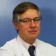 La imagen muestra al Dr. Gregorio Rábago Aracil, especialista en Cirugía Cardiaca de la Clínica Universidad de Navarra, con amplia experiencia en el campo. El Dr. Rábago es un profesional altamente capacitado y experimentado en el diagnóstico y tratamiento de enfermedades cardiovasculares complejas, y en la realización de cirugías cardíacas de alta complejidad.Su enfoque en la atención personalizada y en el uso de técnicas quirúrgicas avanzadas lo hacen destacar en el campo de la cirugía cardíaca. Además, su trayectoria profesional ha sido reconocida a nivel nacional e internacional, demostrando su compromiso con la excelencia y la calidad en la atención médica.En la Clínica Universidad de Navarra, contamos con un equipo de especialistas en cirugía cardíaca y tecnología de última generación para ofrecer una amplia variedad de opciones de tratamiento a nuestros pacientes. Estamos comprometidos en proporcionar el más alto nivel de cuidado y servicio a aquellos que confían en nosotros para el manejo de su salud cardiovascular.Para obtener más información sobre nuestros servicios en cirugía cardíaca, no dude en ponerse en contacto con nosotros.