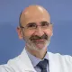 La imagen muestra al Dr. Fernando Rotellar Sastre, especialista en Cirugía General de la Clínica Universidad de Navarra, con amplia experiencia en el campo. El Dr. Rotellar es un profesional altamente capacitado y experimentado en el diagnóstico y tratamiento de enfermedades quirúrgicas, y en la realización de cirugías de alta complejidad.Su enfoque en la atención personalizada y en el uso de técnicas quirúrgicas avanzadas lo hacen destacar en el campo de la cirugía general. Además, cuenta con una amplia trayectoria académica y ha publicado numerosos artículos científicos en revistas especializadas, lo que refleja su compromiso con la investigación y la innovación en el campo de la cirugía.En la Clínica Universidad de Navarra, contamos con un equipo de especialistas en cirugía general y tecnología de última generación para ofrecer una amplia variedad de opciones de tratamiento a nuestros pacientes. Estamos comprometidos en proporcionar el más alto nivel de cuidado y servicio a aquellos que confían en nosotros para el manejo de su salud quirúrgica.Para obtener más información sobre nuestros servicios en cirugía general, no dude en ponerse en contacto con nosotros.