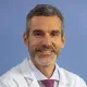 La imagen muestra al Dr. Víctor Valenti Azcárate, destacado especialista en Cirugía General en la Clínica Universidad de Navarra. El Dr. Valenti Azcárate es un cirujano altamente capacitado y experimentado en el diagnóstico y tratamiento quirúrgico de la cirugía de la obesidad, ofreciendo soluciones personalizadas y eficaces a sus pacientes.Su experiencia en cirugía laparoscópica y robótica lo hacen destacar en el campo de la cirugía general, realizando intervenciones quirúrgicas de alta complejidad con técnicas mínimamente invasivas. Además, ha participado en numerosos estudios de investigación en el campo de la cirugía oncológica, lo que demuestra su compromiso con la innovación y la mejora continua de la atención médica.En la Clínica Universidad de Navarra, contamos con un equipo de especialistas en cirugía general y tecnología de última generación para ofrecer una amplia variedad de opciones de tratamiento a nuestros pacientes. Estamos comprometidos en proporcionar el más alto nivel de cuidado y servicio a aquellos que confían en nosotros para el manejo de su salud quirúrgica.Para obtener más información sobre nuestros servicios en cirugía general, no dude en ponerse en contacto con nosotros.