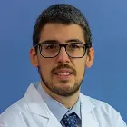 La imagen muestra al Dr. Álvaro López Janeiro, un destacado especialista en Anatomía Patológica en la Clínica Universidad de Navarra. El Dr. López cuenta con una amplia experiencia en el diagnóstico de enfermedades a través del examen de muestras de tejido.En la Clínica Universidad de Navarra, contamos con un equipo de patólogos altamente capacitados y tecnología avanzada para brindar diagnósticos precisos y oportunos a nuestros pacientes. Nos enfocamos en proporcionar un servicio personalizado y de alta calidad a aquellos que confían en nosotros para el manejo de su salud.Si necesita más información sobre nuestros servicios de Anatomía Patológica, no dude en ponerse en contacto con nosotros.