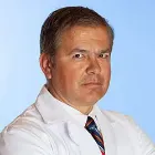 La imagen muestra al Dr. Julián Sanz Ortega, un destacado especialista en Anatomía Patológica en la Clínica Universidad de Navarra. El Dr. Sanz cuenta con una amplia experiencia en el diagnóstico de enfermedades a través del examen de muestras de tejido.En la Clínica Universidad de Navarra, contamos con un equipo de patólogos altamente capacitados y tecnología avanzada para brindar diagnósticos precisos y oportunos a nuestros pacientes. Nos enfocamos en proporcionar un servicio personalizado y de alta calidad a aquellos que confían en nosotros para el manejo de su salud.Si necesita más información sobre nuestros servicios de Anatomía Patológica, no dude en ponerse en contacto con nosotros.