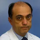 La imagen muestra al Dr. Ricardo Calderón Pelayo, un destacado especialista en Anestesiología en la Clínica Universidad de Navarra. El Dr. Calderón cuenta con una amplia experiencia en la administración de anestesia y en el control del dolor perioperatorio en pacientes de todas las edades y patologías.En la Clínica Universidad de Navarra, contamos con un equipo de anestesiólogos altamente capacitados y tecnología avanzada para garantizar la seguridad y el bienestar de nuestros pacientes durante todo el proceso quirúrgico. Nos enfocamos en proporcionar un servicio personalizado y de alta calidad a aquellos que confían en nosotros para el manejo de su salud.Si necesita más información sobre nuestros servicios de Anestesiología, no dude en ponerse en contacto con nosotros.