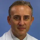 La imagen muestra al Dr. Enrique Andreu Oltra, especialista en terapia celular de la Clínica Universidad de Navarra, con amplia experiencia en el campo.La Clínica Universidad de Navarra es un centro de referencia en investigación y aplicación de terapias innovadoras, y el Dr. Andreu es uno de los expertos del área de terapia celular en esta institución.Con una sólida formación en medicina regenerativa, el Dr. Andreu ha liderado investigaciones y aplicaciones clínicas de terapia celular para tratar diversas afecciones. Su trayectoria profesional ha sido reconocida tanto a nivel nacional como internacional, y su experiencia es altamente valorada en la comunidad médica.