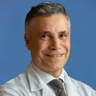 La imagen muestra al Dr. Álvaro González Hernández, especialista en Bioquímica Clínica de la Clínica Universidad de Navarra, con amplia experiencia en el campo. El Dr. González es un profesional altamente capacitado y experimentado en la interpretación y diagnóstico de pruebas bioquímicas, siendo un referente en el área de la medicina de laboratorio. Su trayectoria profesional ha sido reconocida a nivel nacional e internacional, y su trabajo se caracteriza por la precisión y calidad en el análisis de las muestras.En la Clínica Universidad de Navarra, contamos con un equipo de especialistas en Bioquímica Clínica y tecnología de última generación en el área de la medicina de laboratorio, para ofrecer atención médica excepcional a nuestros pacientes. Estamos comprometidos en proporcionar el más alto nivel de cuidado y servicio a aquellos que confían en nosotros para el manejo de su salud.Para obtener más información sobre nuestros servicios en Bioquímica Clínica, no dude en ponerse en contacto con nosotros.