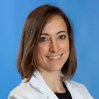 La imagen muestra a la Dra. Débora Martínez Espartosa, especialista en Bioquímica Clínica de la Clínica Universidad de Navarra, con amplia experiencia en el campo. La Dra. Martínez es una profesional altamente capacitada y experimentada en la interpretación y diagnóstico de pruebas bioquímicas, siendo un referente en el área de la medicina de laboratorio. Su trayectoria profesional ha sido reconocida a nivel nacional e internacional, y su trabajo se caracteriza por la precisión y calidad en el análisis de las muestras.En la Clínica Universidad de Navarra, contamos con un equipo de especialistas en Bioquímica Clínica y tecnología de última generación en el área de la medicina de laboratorio, para ofrecer atención médica excepcional a nuestros pacientes. Estamos comprometidos en proporcionar el más alto nivel de cuidado y servicio a aquellos que confían en nosotros para el manejo de su salud.Para obtener más información sobre nuestros servicios en Bioquímica Clínica, no dude en ponerse en contacto con nosotros.