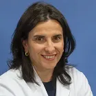 La imagen muestra a la Dra. Agnes Díaz Dorronsoro, especialista en Cardiología de la Clínica Universidad de Navarra, con amplia experiencia en el campo. La Dra. Díaz es una profesional altamente capacitada y experimentada en el diagnóstico y tratamiento de enfermedades cardiovasculares, siendo un referente en el área de la salud cardiovascular.En su práctica clínica, la Dra. Díaz se enfoca en brindar atención personalizada y de alta calidad a sus pacientes, con el objetivo de ofrecer soluciones efectivas y mejorar su calidad de vida. Su enfoque multidisciplinario y su compromiso con la innovación en el manejo de las patologías cardiovasculares la hacen destacar en el campo de la Cardiología.En la Clínica Universidad de Navarra, contamos con un equipo de especialistas en Cardiología y tecnología de última generación en el área de la salud cardiovascular, para ofrecer atención médica excepcional a nuestros pacientes. Estamos comprometidos en proporcionar el más alto nivel de cuidado y servicio a aquellos que confían en nosotros para el manejo de su salud.Para obtener más información sobre nuestros servicios en Cardiología, no dude en ponerse en contacto con nosotros.