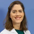 La imagen muestra a la Dra. Nahikari Salterain, especialista en Cardiología de la Clínica Universidad de Navarra, con amplia experiencia en el campo. La Dra. Salterain es una profesional altamente capacitada y experimentada en el diagnóstico y tratamiento de enfermedades cardiovasculares, siendo una referente en el área de la salud cardiovascular.Su enfoque en la atención personalizada y en la innovación en el manejo de las patologías cardíacas la hacen destacar en el campo de la Cardiología. Además, su trayectoria profesional ha sido reconocida a nivel nacional e internacional, demostrando su compromiso con la excelencia y la calidad en la atención médica.En la Clínica Universidad de Navarra, contamos con un equipo de especialistas en Cardiología y tecnología de última generación en el área de la salud cardiovascular, para ofrecer atención médica excepcional a nuestros pacientes. Estamos comprometidos en proporcionar el más alto nivel de cuidado y servicio a aquellos que confían en nosotros para el manejo de su salud.Para obtener más información sobre nuestros servicios en Cardiología, no dude en ponerse en contacto con nosotros.