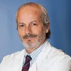 La imagen muestra al Dr. Fernando Lapuente, especialista en Cirugía General de la Clínica Universidad de Navarra. El Dr. Lapuente es un cirujano altamente capacitado y experimentado en el diagnóstico y tratamiento quirúrgico de enfermedades, así como en la realización de cirugías de alta complejidad.Su enfoque en la atención personalizada y en el uso de técnicas quirúrgicas avanzadas lo hacen destacar en el campo de la cirugía general. Además, cuenta con una amplia trayectoria académica y ha publicado numerosos artículos científicos en revistas especializadas, lo que refleja su compromiso con la investigación y la innovación en el campo de la cirugía.En la Clínica Universidad de Navarra, contamos con un equipo de especialistas en cirugía general y tecnología de última generación para ofrecer una amplia variedad de opciones de tratamiento a nuestros pacientes. Nos comprometemos a proporcionar el más alto nivel de cuidado y servicio a aquellos que confían en nosotros para el manejo de su salud quirúrgica.Para obtener más información sobre nuestros servicios en cirugía general, no dude en ponerse en contacto con nosotros.