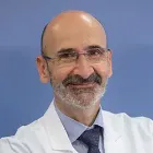 La imagen muestra al Dr. Fernando Rotellar Sastre, especialista en Cirugía General de la Clínica Universidad de Navarra, con amplia experiencia en el campo. El Dr. Rotellar es un profesional altamente capacitado y experimentado en el diagnóstico y tratamiento de enfermedades quirúrgicas, y en la realización de cirugías de alta complejidad.Su enfoque en la atención personalizada y en el uso de técnicas quirúrgicas avanzadas lo hacen destacar en el campo de la cirugía general. Además, cuenta con una amplia trayectoria académica y ha publicado numerosos artículos científicos en revistas especializadas, lo que refleja su compromiso con la investigación y la innovación en el campo de la cirugía.En la Clínica Universidad de Navarra, contamos con un equipo de especialistas en cirugía general y tecnología de última generación para ofrecer una amplia variedad de opciones de tratamiento a nuestros pacientes. Estamos comprometidos en proporcionar el más alto nivel de cuidado y servicio a aquellos que confían en nosotros para el manejo de su salud quirúrgica.Para obtener más información sobre nuestros servicios en cirugía general, no dude en ponerse en contacto con nosotros.