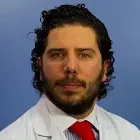 La imagen muestra al Dr. Pablo Martí Cruchaga, especialista en Cirugía General de la Clínica Universidad de Navarra. El Dr. Martí es un cirujano altamente capacitado y experimentado en el diagnóstico y tratamiento quirúrgico de enfermedades, así como en la realización de cirugías de alta complejidad.Su enfoque en la atención personalizada y en el uso de técnicas quirúrgicas avanzadas lo hacen destacar en el campo de la cirugía general. Además, cuenta con una amplia trayectoria académica y ha publicado numerosos artículos científicos en revistas especializadas, lo que refleja su compromiso con la investigación y la innovación en el campo de la cirugía.En la Clínica Universidad de Navarra, contamos con un equipo de especialistas en cirugía general y tecnología de última generación para ofrecer una amplia variedad de opciones de tratamiento a nuestros pacientes. Nos comprometemos a proporcionar el más alto nivel de cuidado y servicio a aquellos que confían en nosotros para el manejo de su salud quirúrgica.Para obtener más información sobre nuestros servicios en cirugía general, no dude en ponerse en contacto con nosotros.