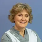 La imagen muestra a Mª José Zubillaga, enfermera y coordinadora del Área de Cáncer de Mama del Cancer Center Clínica Universidad de Navarra.Mª José Zubillaga tiene amplia experiencia en el cuidado y seguimiento de los pacientes con tumores mamarios que han sido intervenidos quirúrgicamente o están con tratamiento para su cáncer de mama.En la Clínica Universidad de Navarra, contamos con un equipo de especialistas en patología mamaria y tecnología de última generación para ofrecer una amplia variedad de opciones de tratamiento a nuestros pacientes. Nos comprometemos a proporcionar el más alto nivel de cuidado y servicio a aquellos que confían en nosotros para el manejo de su salud quirúrgica.Para obtener más información sobre nuestros servicios en patología mamaria, no dude en ponerse en contacto con nosotros.