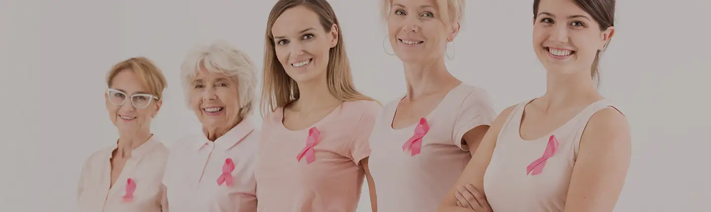 Imagen con pacientes con el lazo rosa. Cáncer de mama