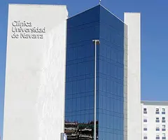 Fachada de la sede en Pamplona. Clínica U. Navarra Imagen de la fachada de consultas de la sede en Pamplona de la Clínica Universidad de Navarra